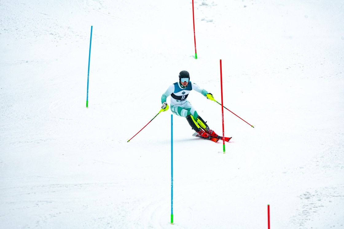 Oscar Zimmer skiing slalom