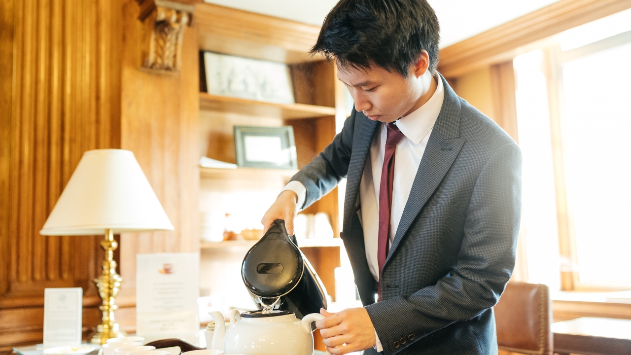 Herbert Chang serves tea at Sanborn Library.