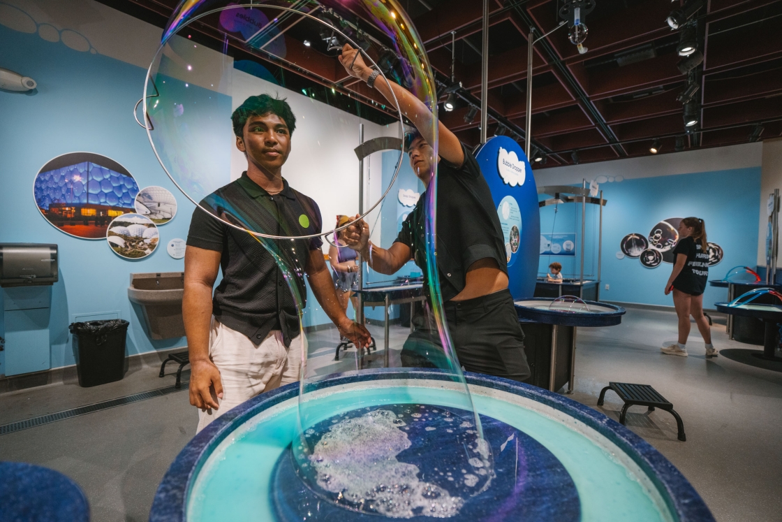 Students create large bubble at museums exhibit