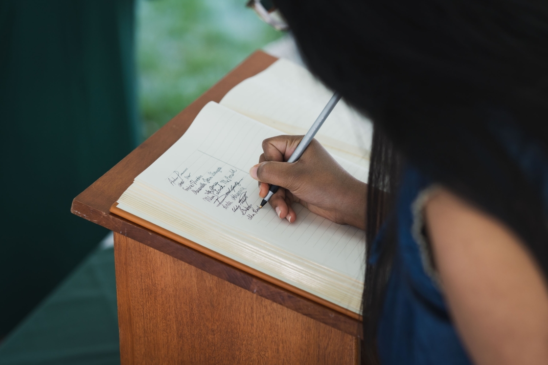 Student signs the matriculation book