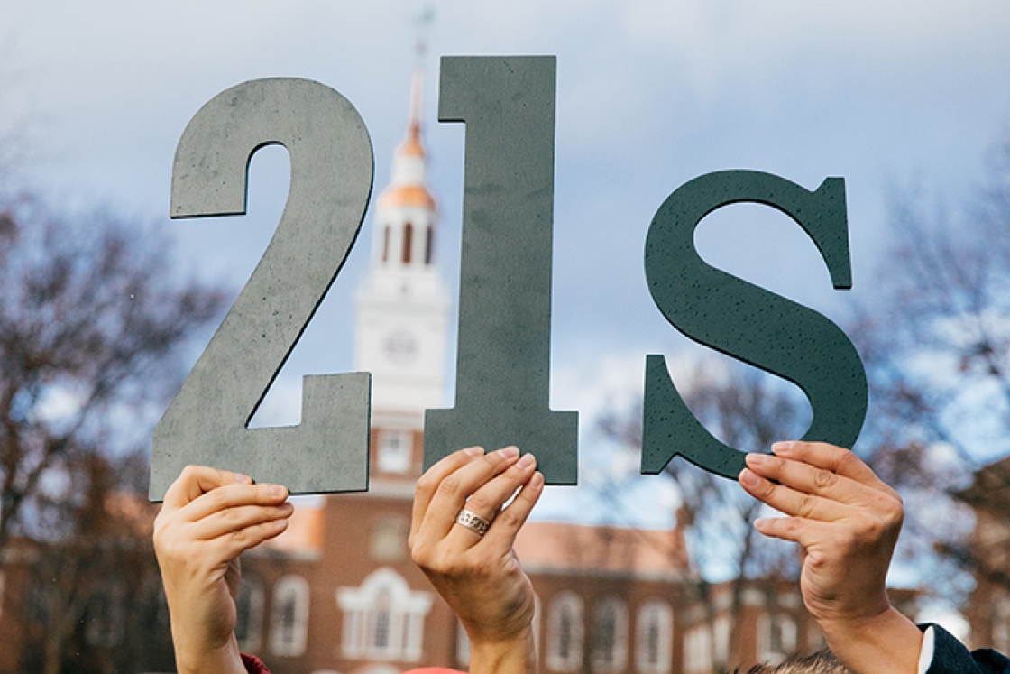 a sign for the Class of 2021