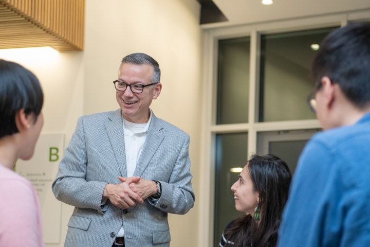 Estevan Garcia meets with students